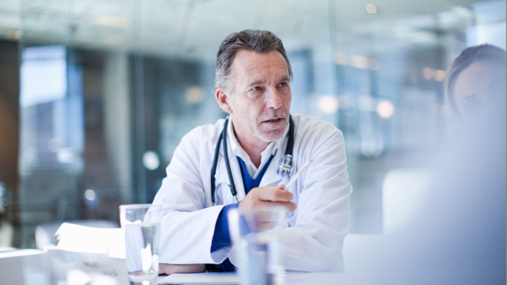 Ärztin in der Praxis MLP Finanzberatung für Ärztinnen und Ärzte